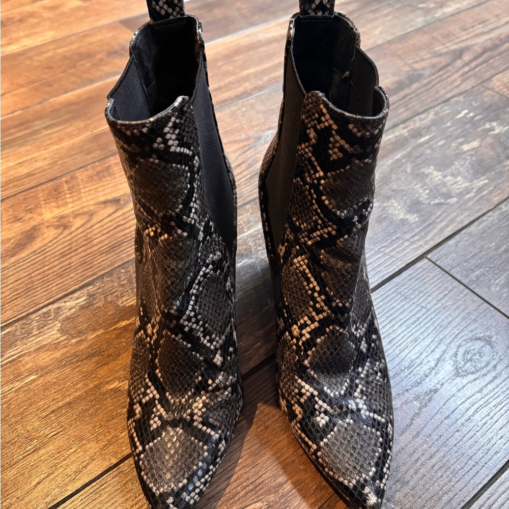 Steve Madden Black Snake Print Ankle Boots size 8